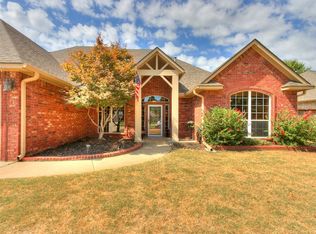 216 Kingsgate Rd, Yukon, OK 73099