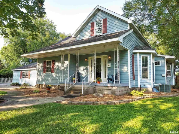 716 N Sycamore St, Flora, IL 62839