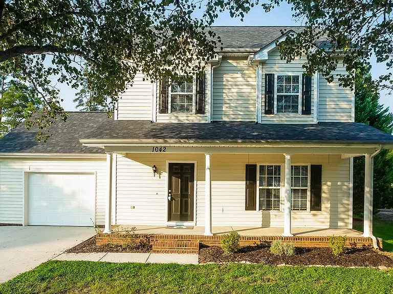 1042 Newfound Hollow Dr — Photo 1