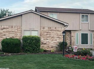 31510 Schoolcraft Ave, Fraser, MI 48026