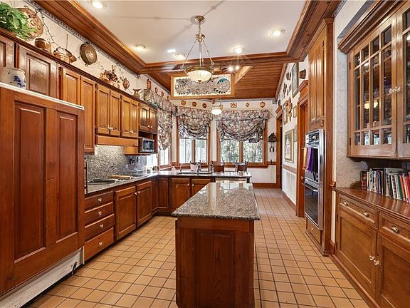 3rd image of 6 Chateau Margaux Ct