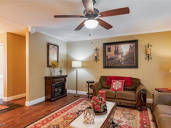 5th image of 6 Ashwood Dr