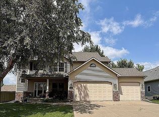 386 W Broadmoor Dr, Eldridge, IA 52748