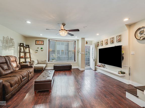 4th image of 2039 Pine St APT D