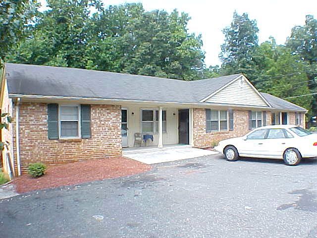 1st image of 100 Holmes Cir APT 4