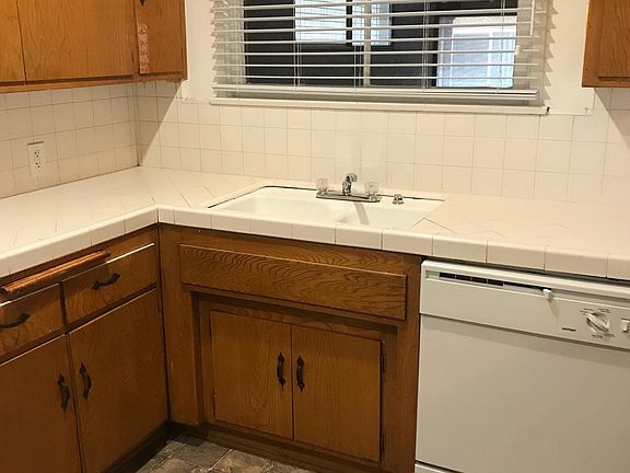 5th image of 1121 N Glenoaks Blvd