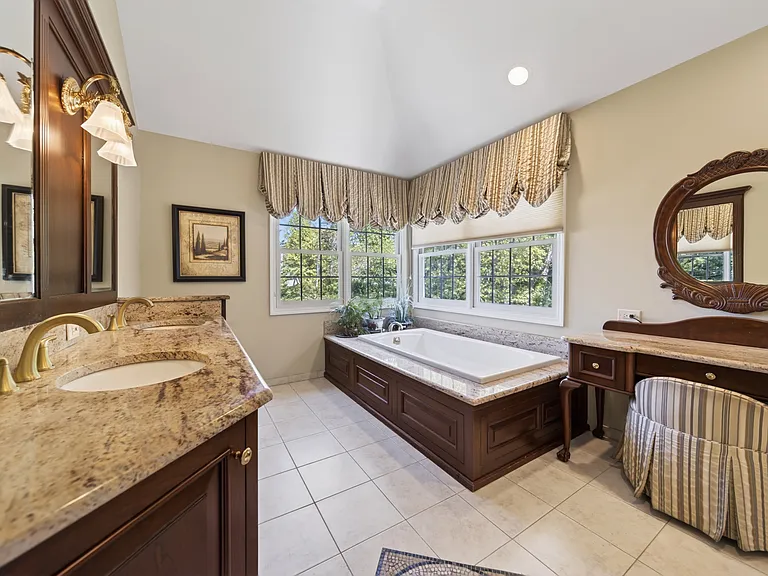 2 Tappanwood Dr — Photo 11