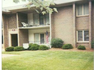 8 Fountain Manor Dr, Greensboro, NC 27405