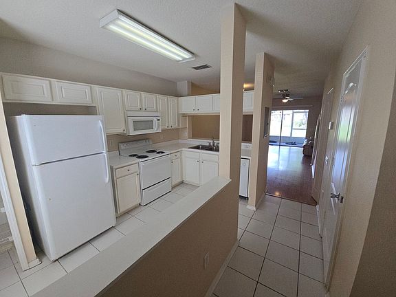 4th image of 1230 Throckmorton Dr