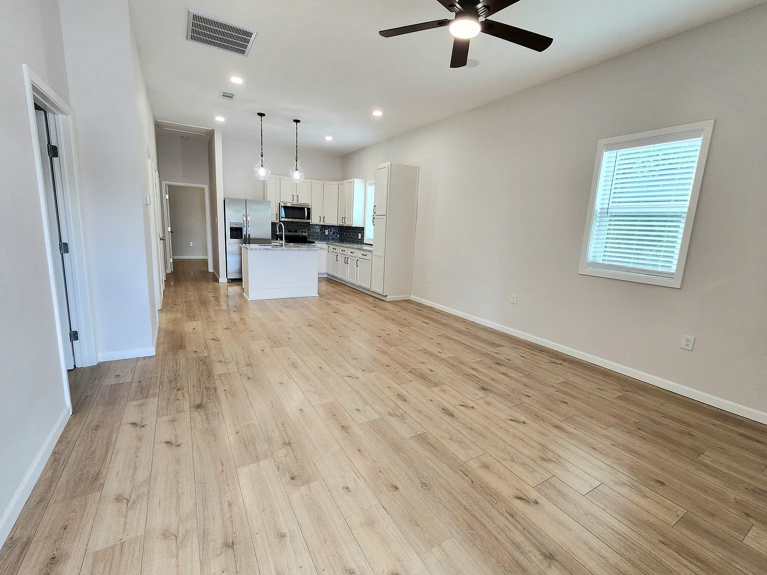 3 bed, 1100 sqft, $1,600 — Photo 1