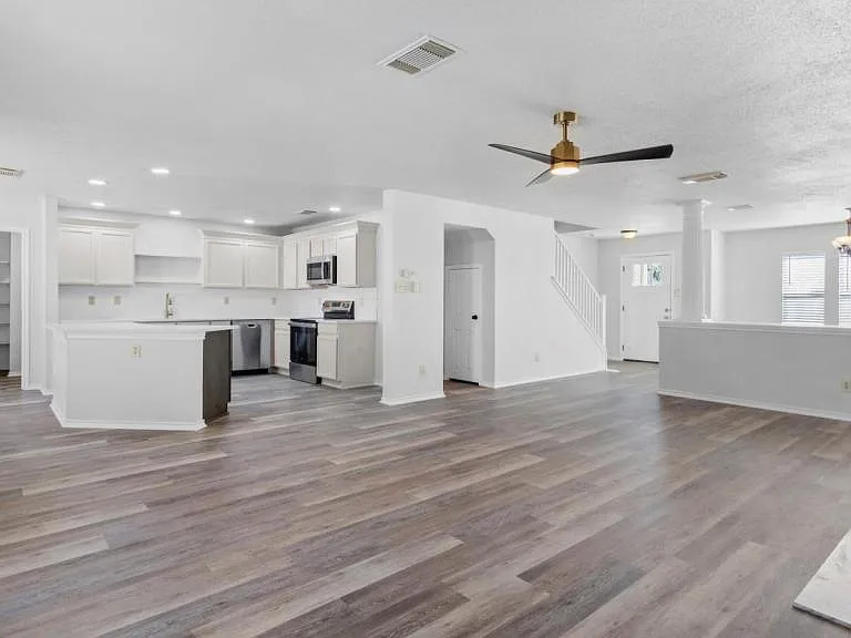 1021 Bridgemont Pl — Photo 4