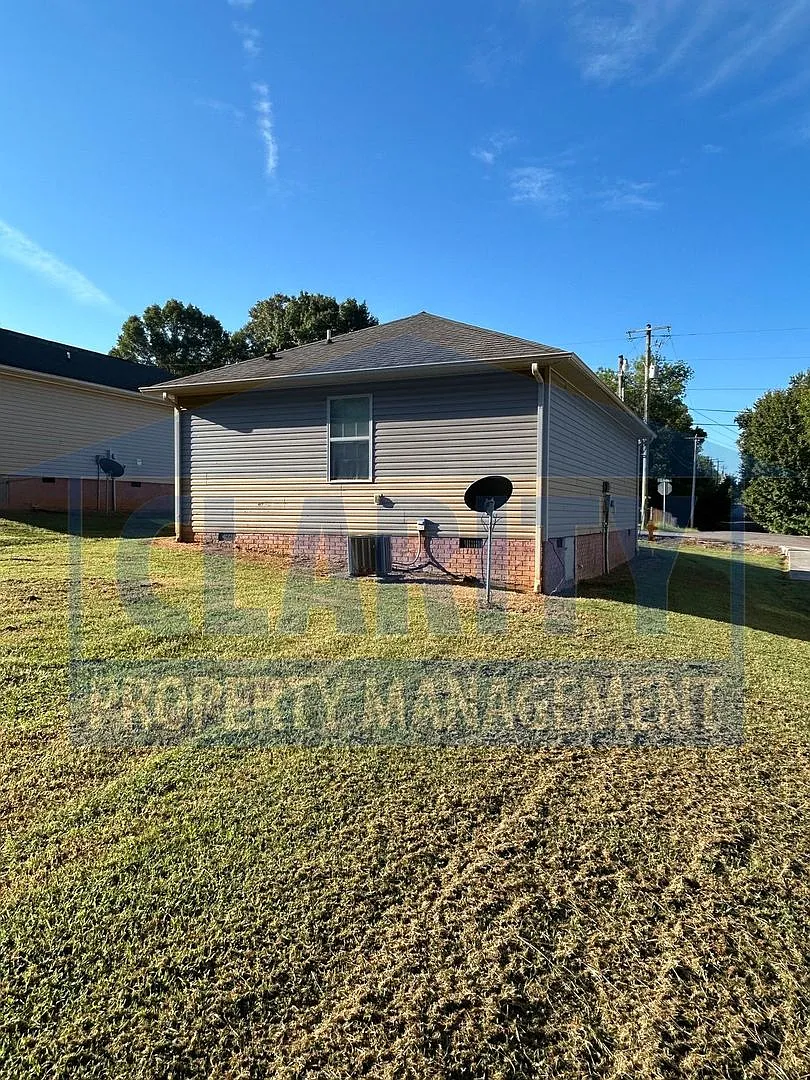 Cozy, single level 2-bedroom home! — Photo 4