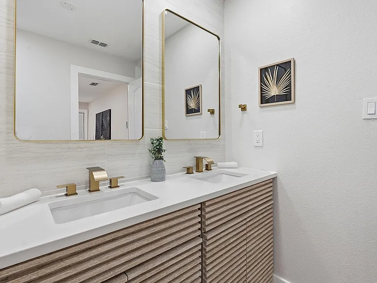 11805 Pollyanna Ave — Photo 16