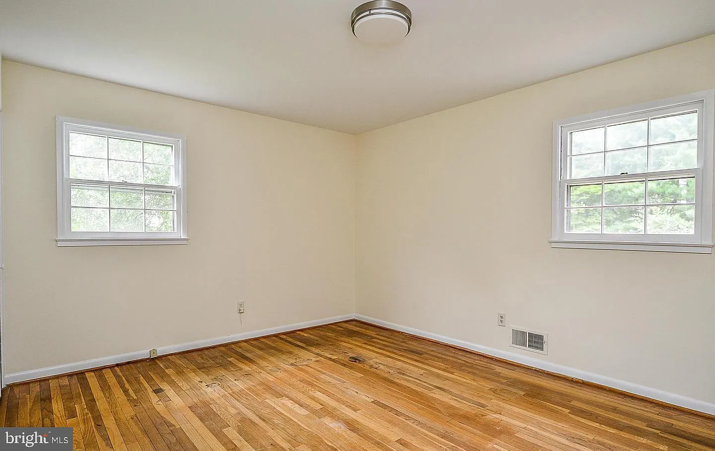 4 bed, 2.0 bath, 1348 sqft, $3,600 — Photo 4