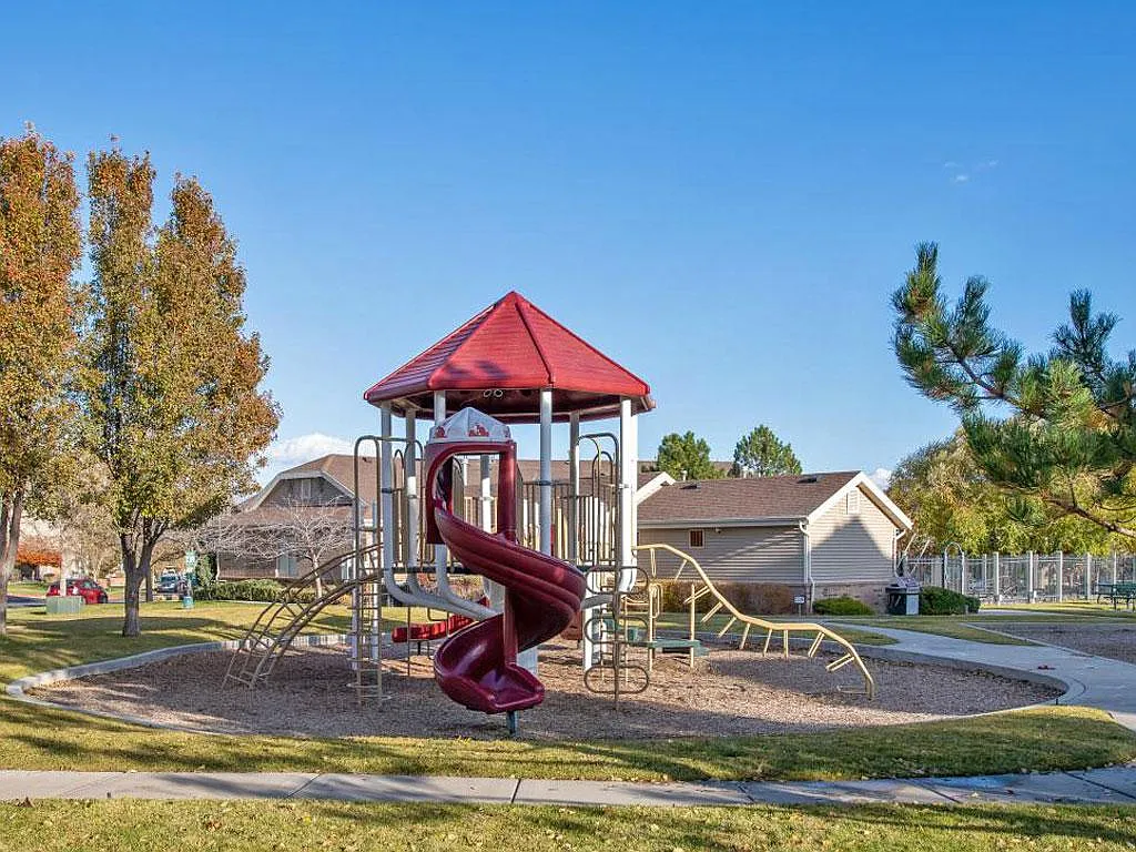 3 bed, 1280 sqft, $1,500 — Photo 4