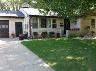 612 S Main St, Morton, IL 61550