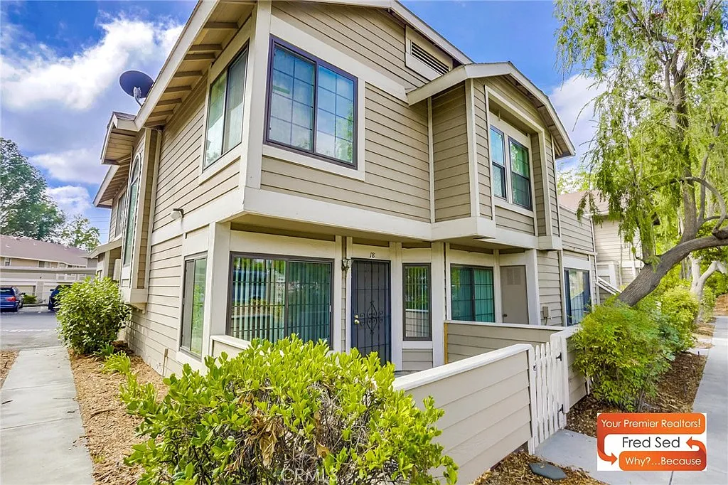 2 bed, 2.5 bath, 1029 sqft, $2,700 — Photo 1