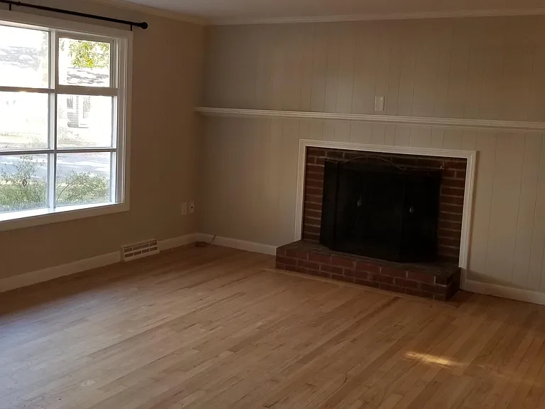 85 Castlewood Cir — Photo 9
