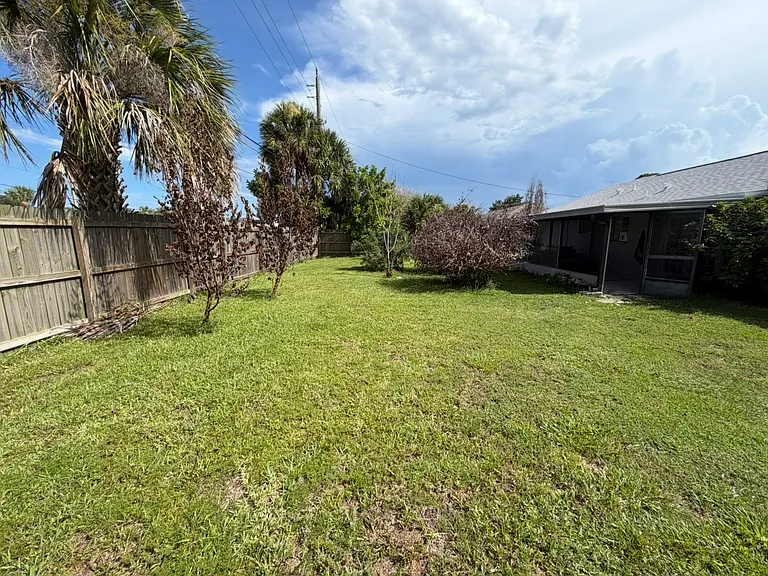 1820 Carlton St — Photo 30