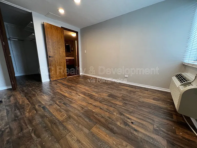 1221 N Dearborn St #P9N — Photo 7