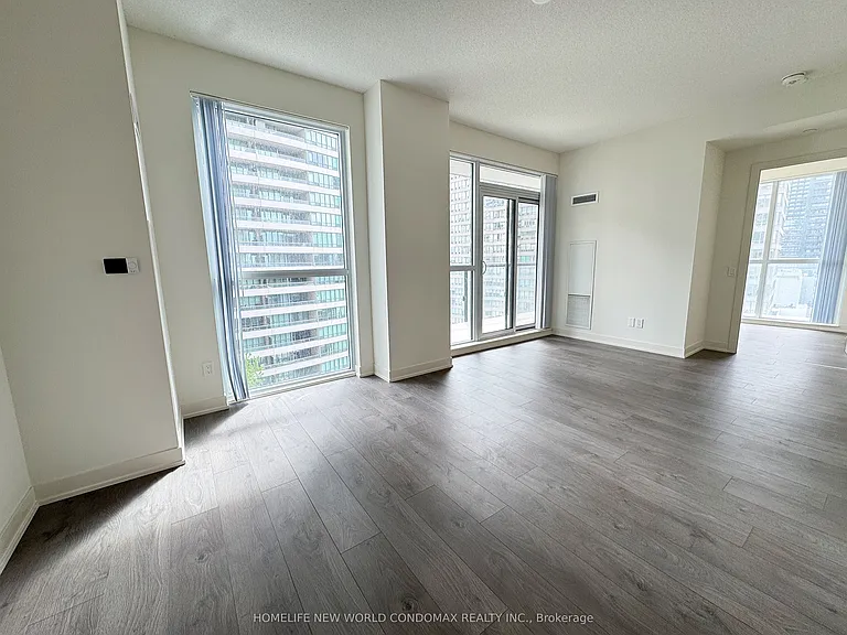 4955 Yonge St #806 — Photo 12