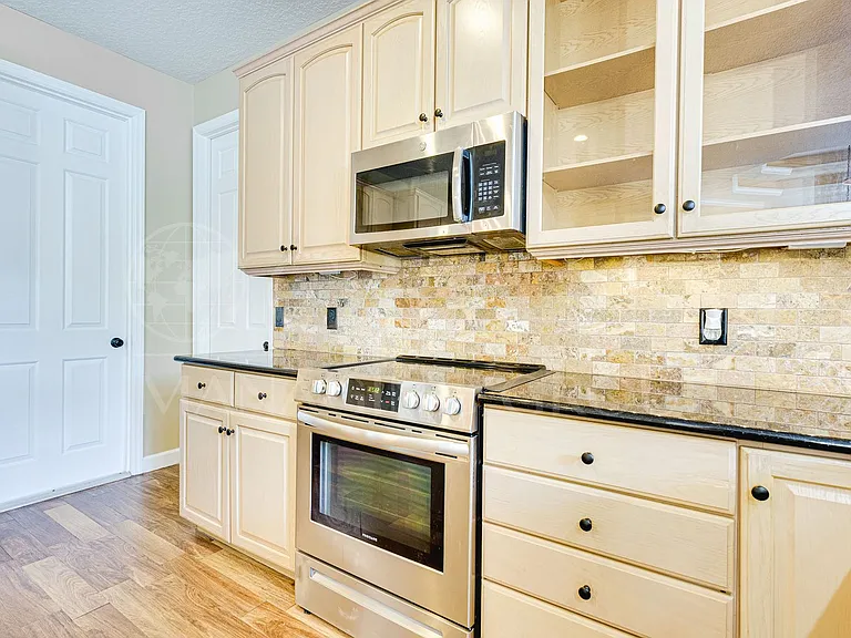 4013 Cree Dr — Photo 10