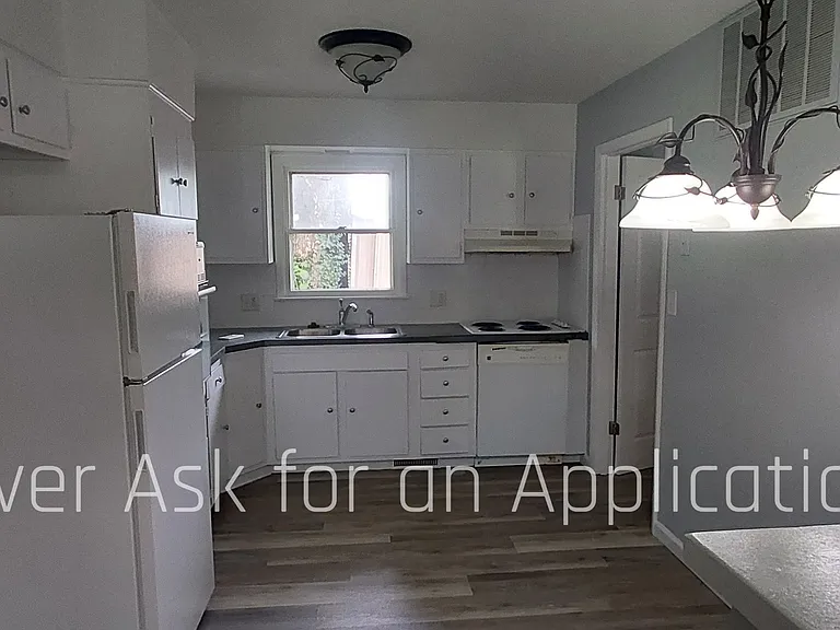 2412 Windy Hill Ln #1 — Photo 3