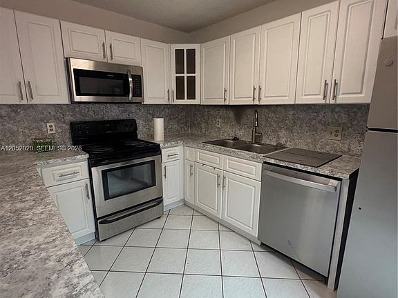 5th image of 2563 Camelot Ct #2563