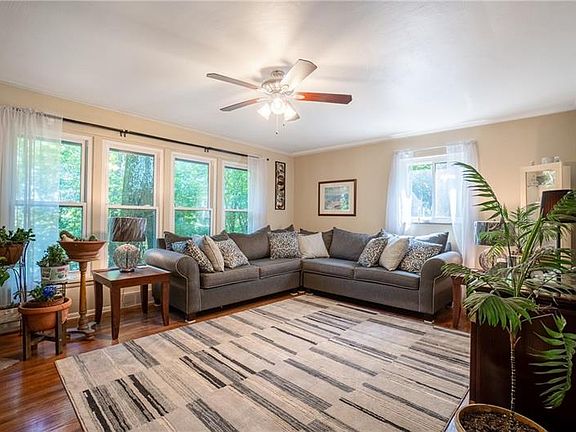 3rd image of 2406 Mina Dr