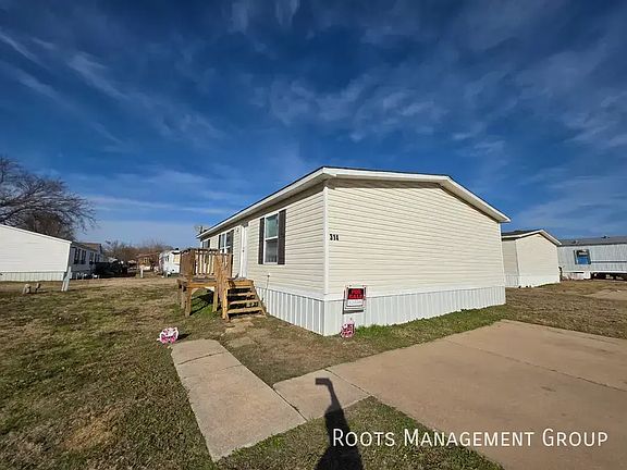 2nd image of 314 E 18th Pl #128