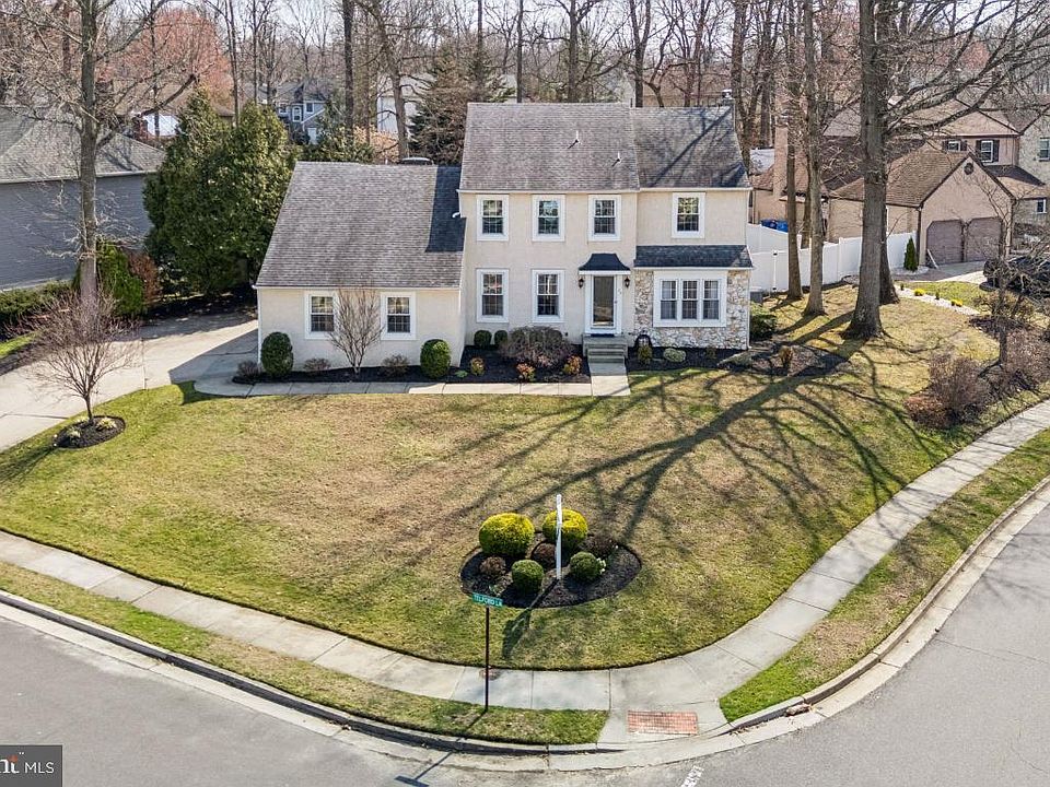 1st image of 24 Whitechapel Dr