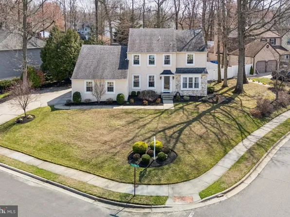 24 Whitechapel Dr, Mount Laurel, NJ 08054