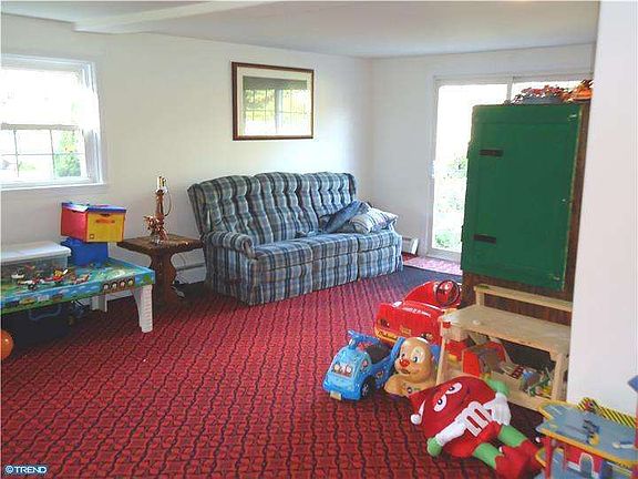 3rd image of 105 Hartman Dr