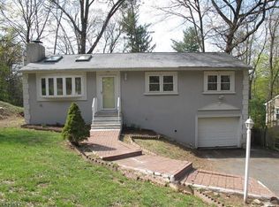 16 Longview Rd, Sparta, NJ 07871
