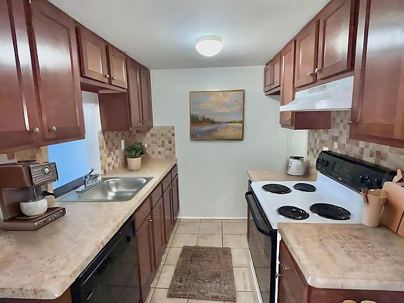 2nd image of 1010 S Armour St #11379094