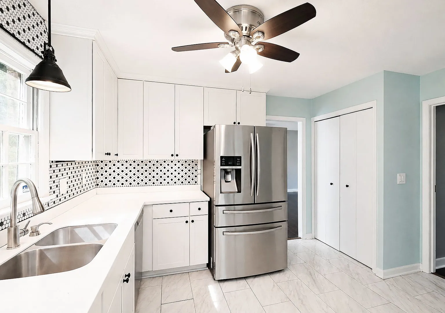 Move-in Ready + Dog-Friendly Canterbury Hills Home, Minutes to UVA & Barracks Road — Photo 3