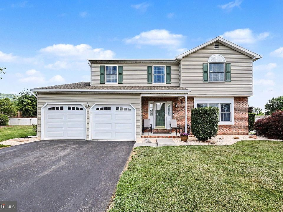 1st image of 9 Blue Spruce Dr