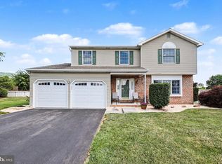9 Blue Spruce Dr, Enola, PA 17025