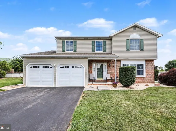 9 Blue Spruce Dr, Enola, PA 17025