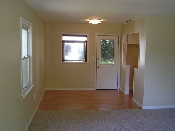5th image of 87 Montague Cir