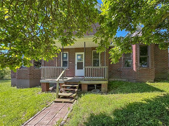 6th image of 605 Maple St