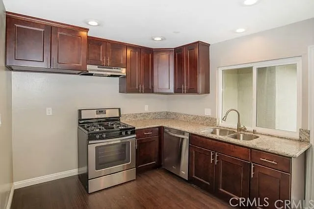2057 S Cherry Ave — Photo 5