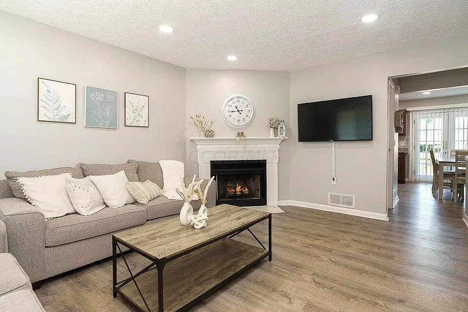 2 bed, 1.5 bath, 1024 sqft, $1,800 — Photo 4