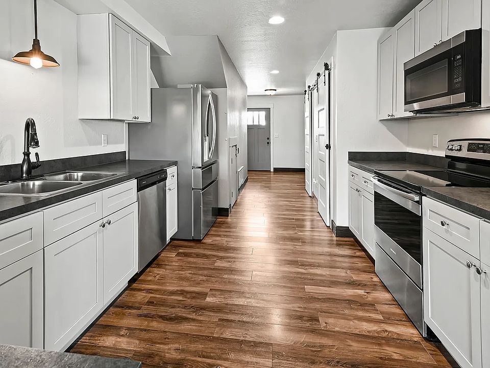 1st image of 961 N Camas Ln