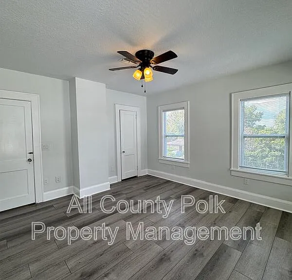 1044 W Lime St — Photo 19