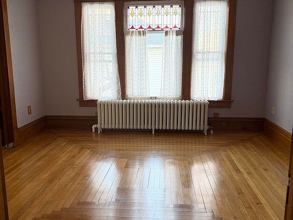 5th image of 610 1st St