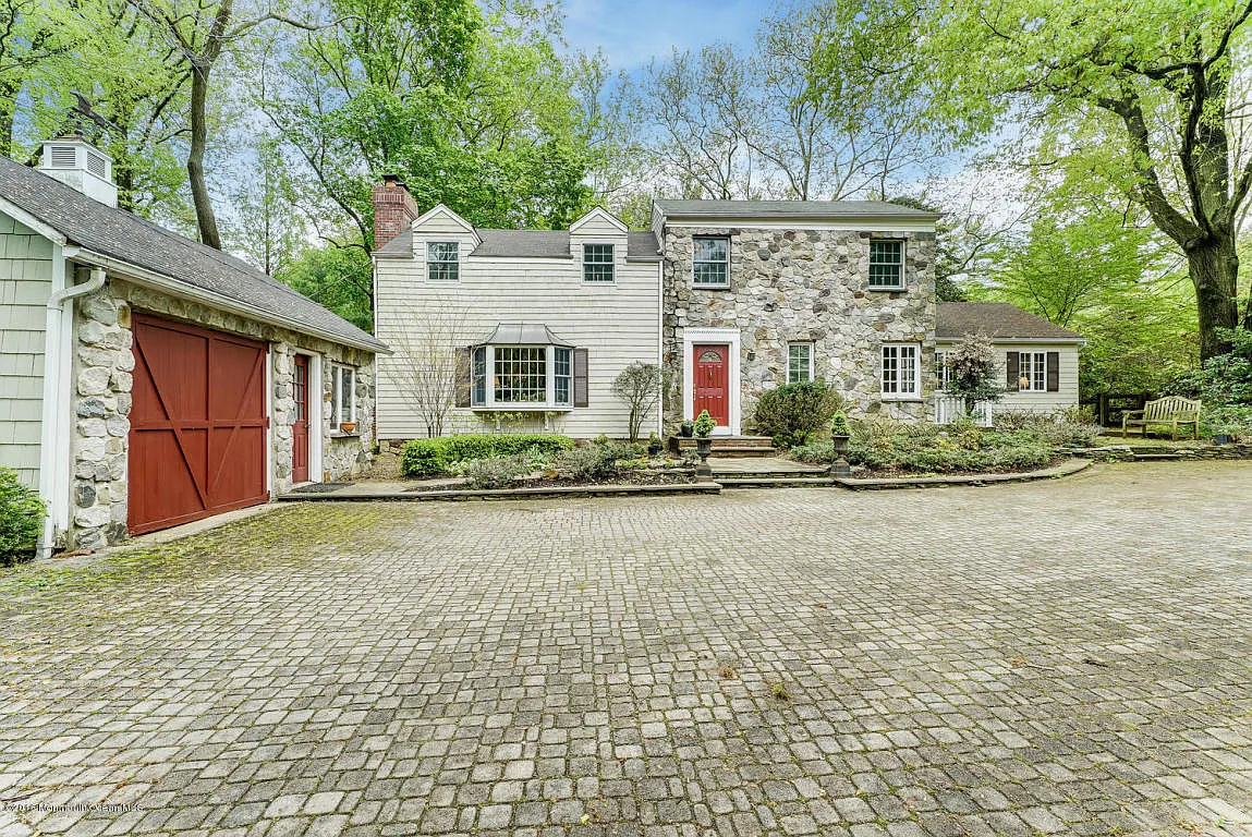 36 Clover Hill Ln photo 1