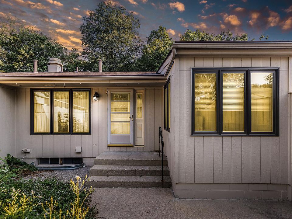 1st image of 1637 Black Oaks Pl N #0