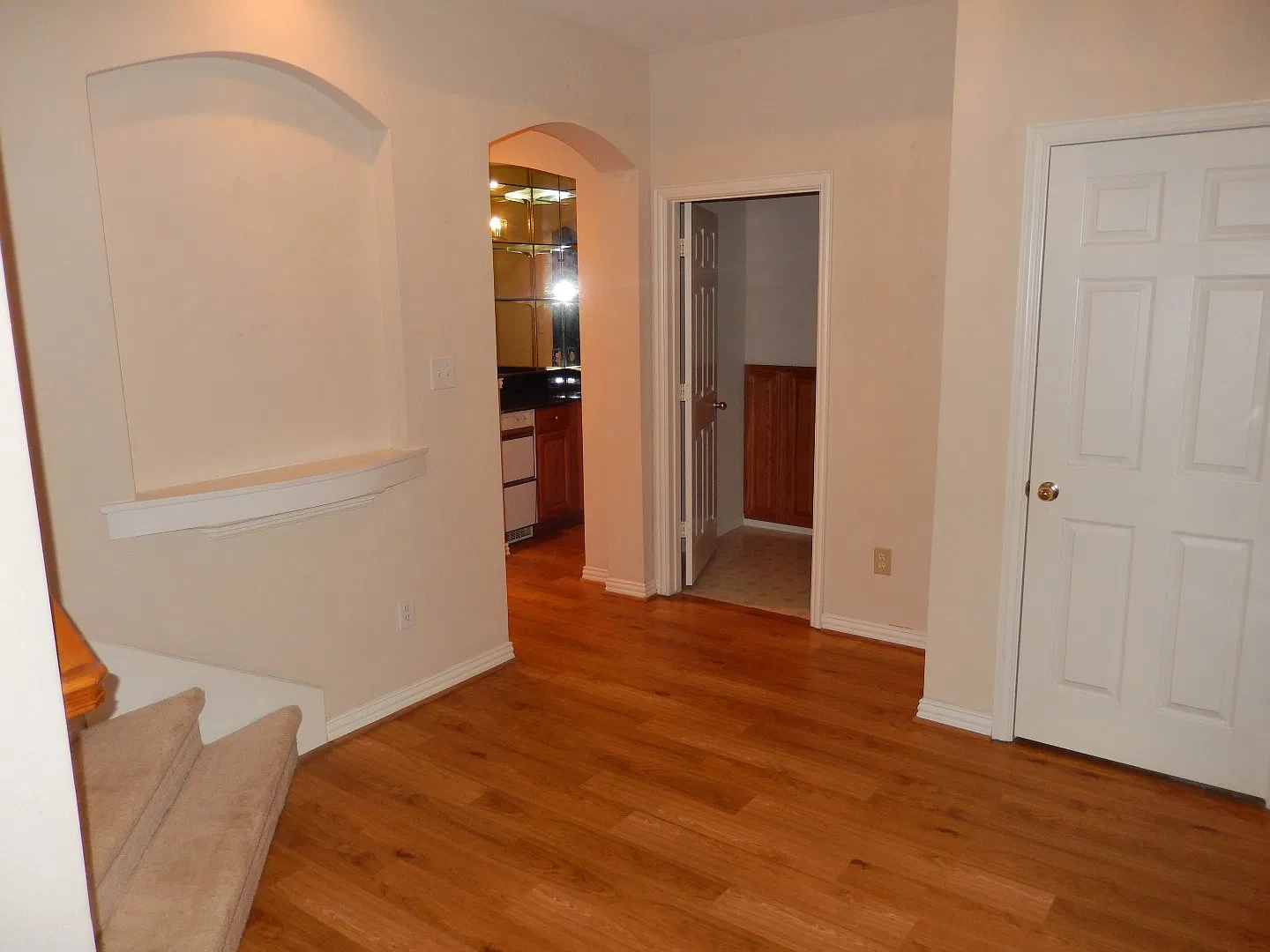 5 bed, 3.5 bath, 3631 sqft, $3,200 — Photo 2
