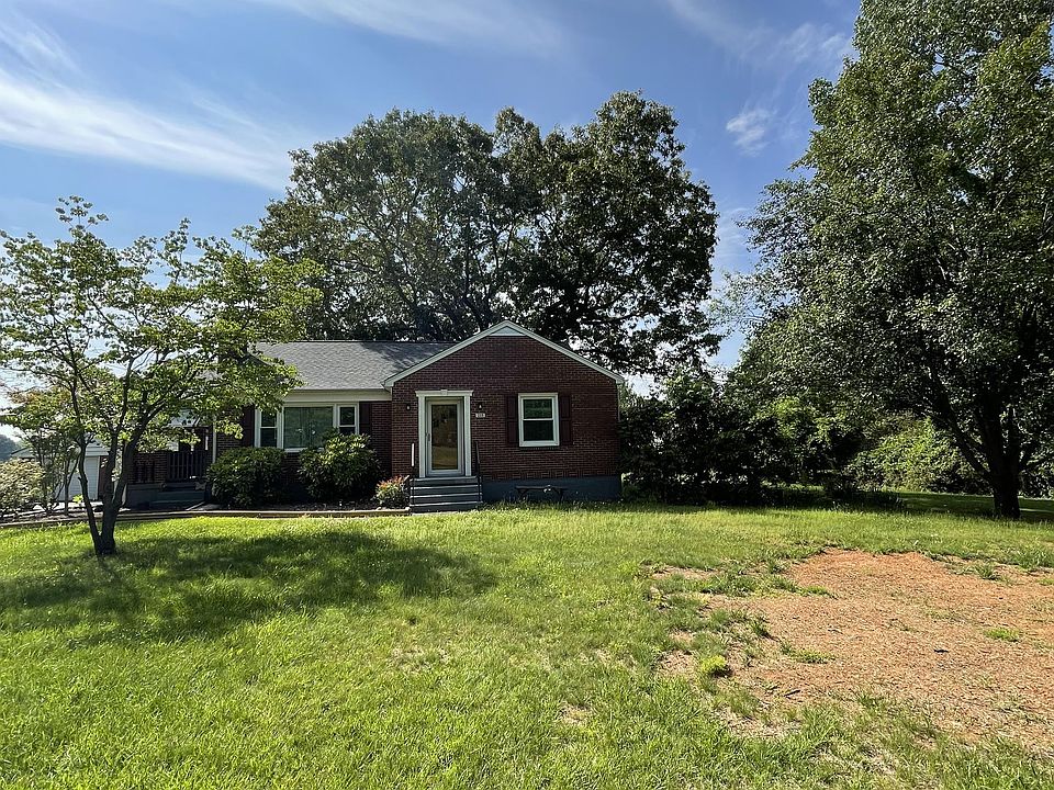 1st image of 215 Triple Oak Cir